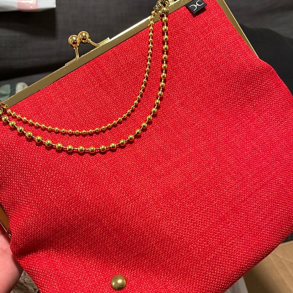 Red clutch